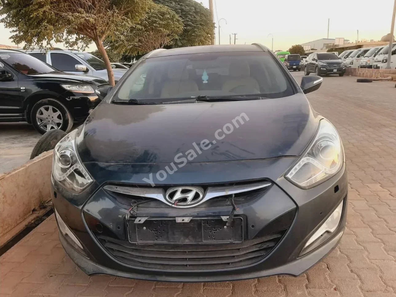 Hyundai  I  40  2007  Manual  284,000 km  4 Cylinder  FWD  Hatchback  Black  Diesel