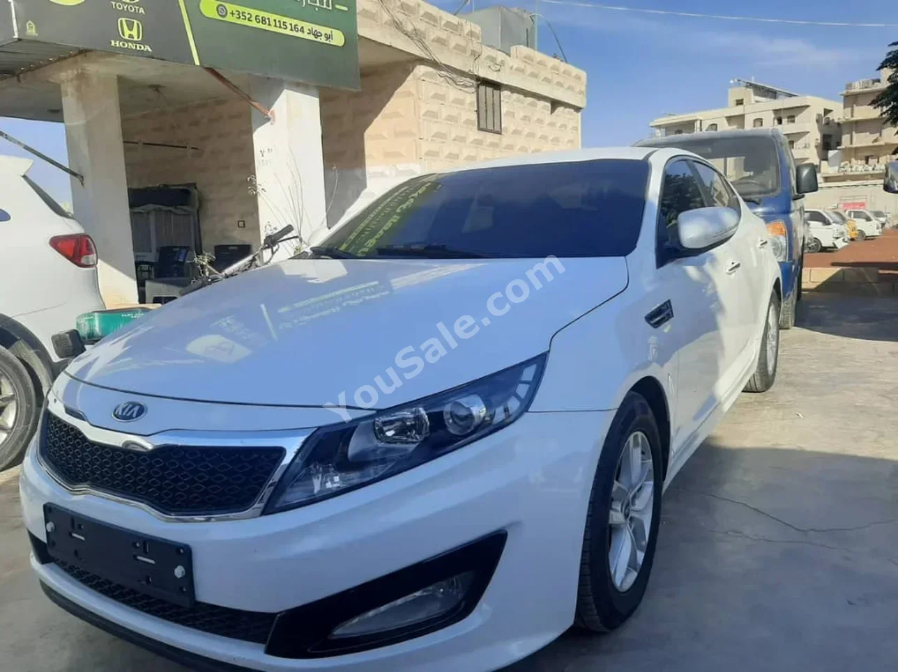 Kia K5 2012 Automatic 284,000 km 4 Cylinder FWD Sedan White Gasoline