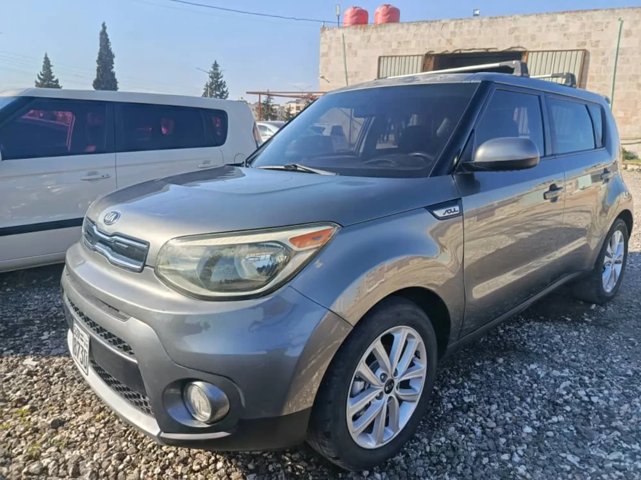 Kia  Soul  2017  Automatic  135,000 km  4 Cylinder  FWD  Hatchback  Gray  Gasoline
