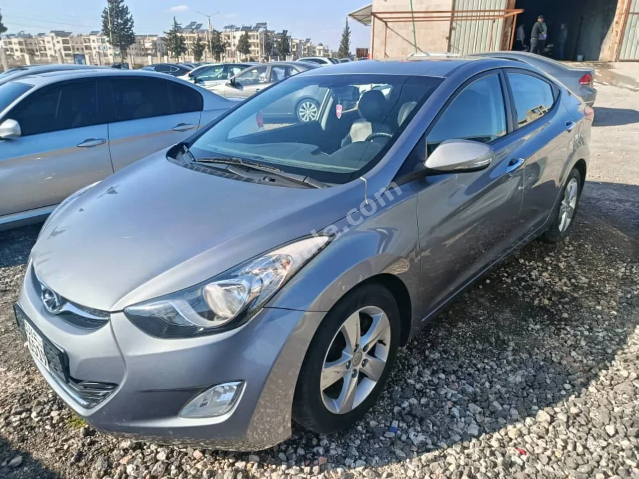Hyundai Avante 2012 Automatic 145,000 km 4 Cylinder FWD Sedan Gray Metallic Gasoline