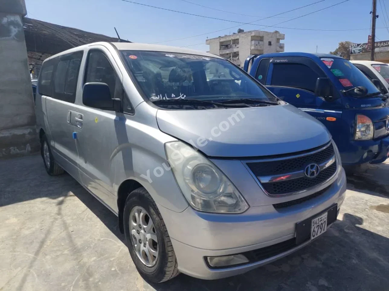 Hyundai  Van H1  2007  Automatic  150,000 km  4 Cylinder  RWD  Van / Bus  Silver  Diesel