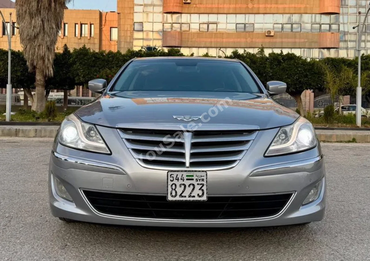 جينيسيس بي اتش 330 2013 اتوماتيك 103,000 كم 6 سلندر دفع خلفي سيدان فضي بنزين