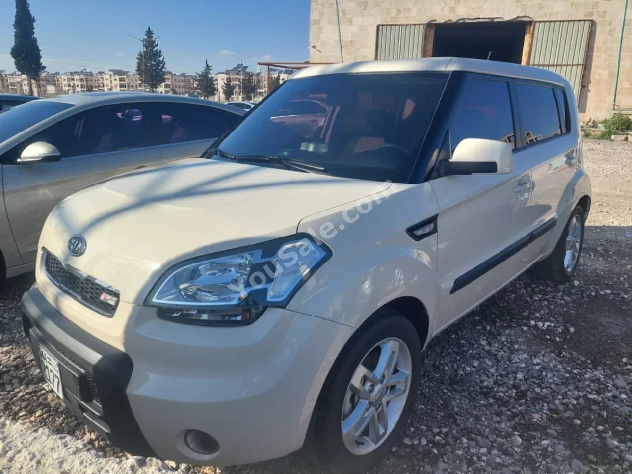Kia  Soul  2011  Automatic  175,000 km  4 Cylinder  FWD  Hatchback  Beige  Diesel