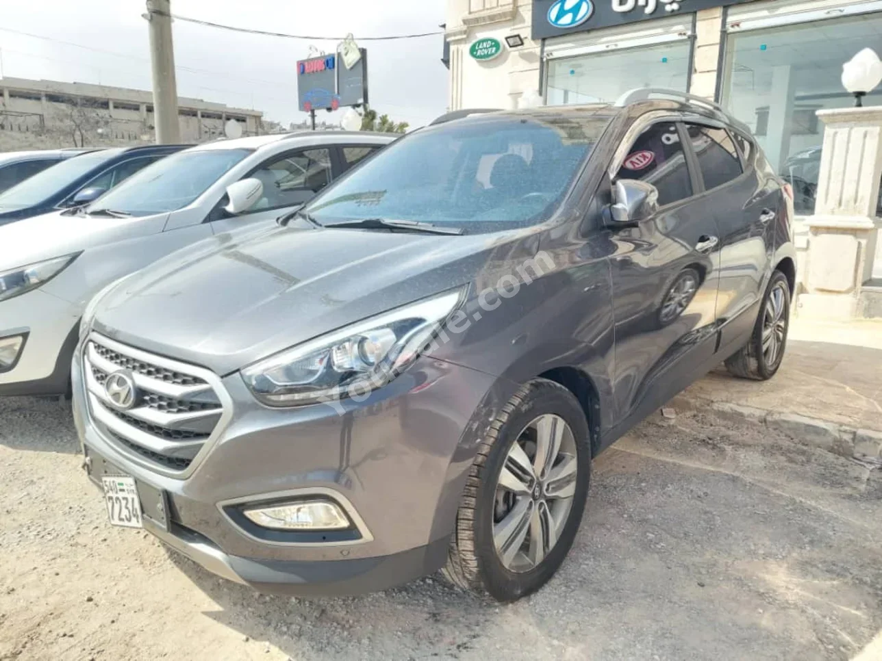 Hyundai  Tucson  2015  Automatic  132,000 km  4 Cylinder  FWD  SUV  Gray  Diesel