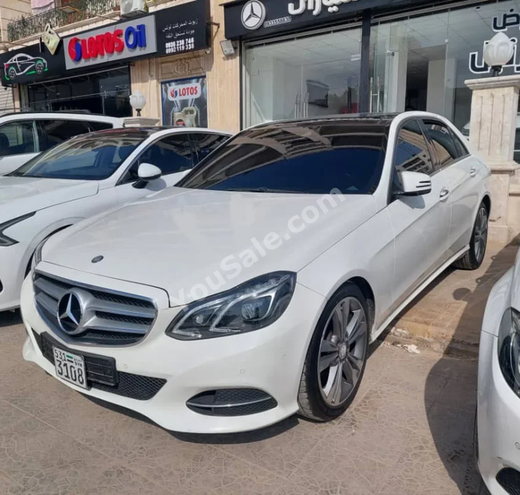 Mercedes-Benz E-Class 300 2015 Automatic 216,000 km 4 Cylinder RWD Sedan White Gasoline