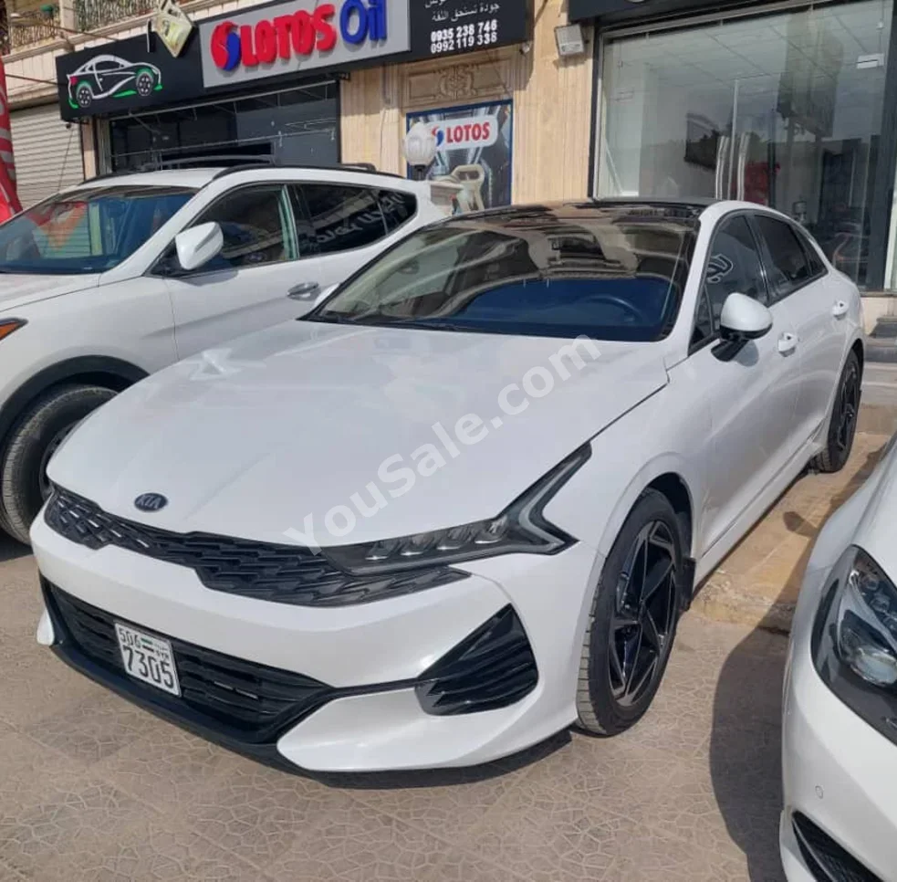 Kia K5 2021 Automatic 113,000 km 4 Cylinder FWD Sedan White Gasoline