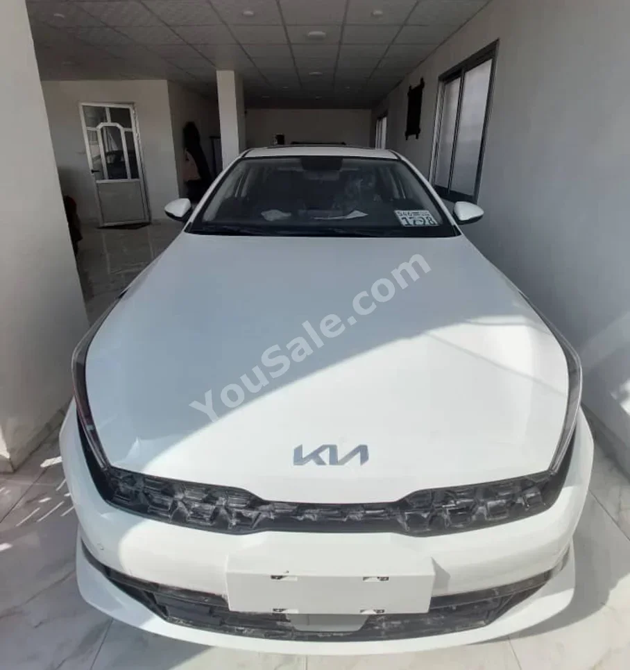 Kia  K3  2025  Automatic  0 km  4 Cylinder  FWD  Sedan  White  Gasoline