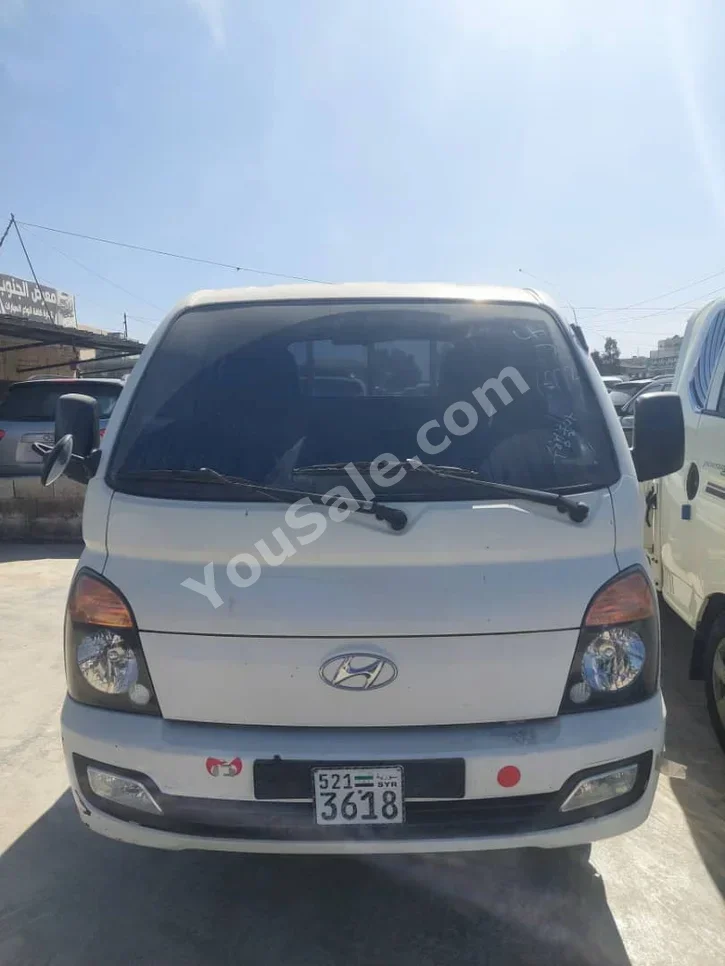 Hyundai Porter Porter 2016 Automatic 188,000 km 4 Cylinder RWD Pick Up White Diesel