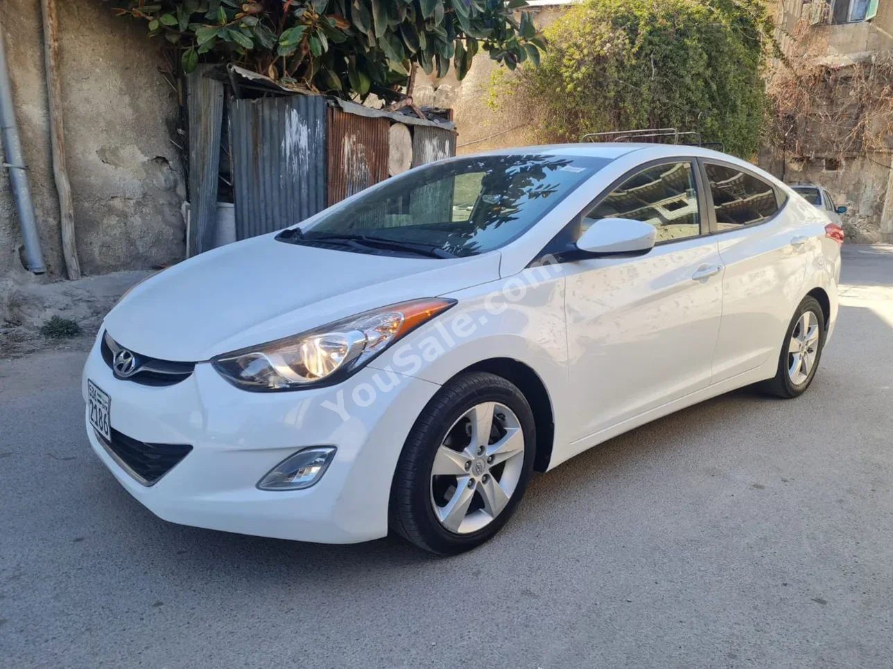 Hyundai Elantra 2012 Automatic 155,000 km 4 Cylinder FWD Sedan White Gasoline