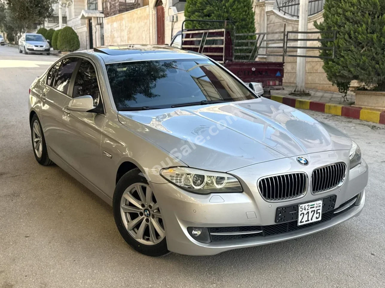 بي ام دبليو  الفئة - الخامسة  528i  2012  اتوماتيك  117,000 كم  6 سلندر  دفع خلفي  سيدان  فضي  بنزين
