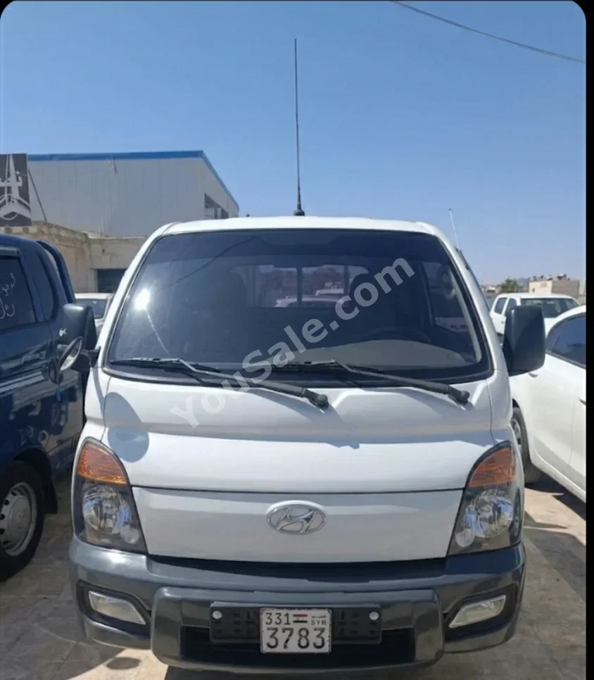 Hyundai  Porter  Porter  2015  Automatic  96,000 km  4 Cylinder  RWD  Pick Up  White  Diesel