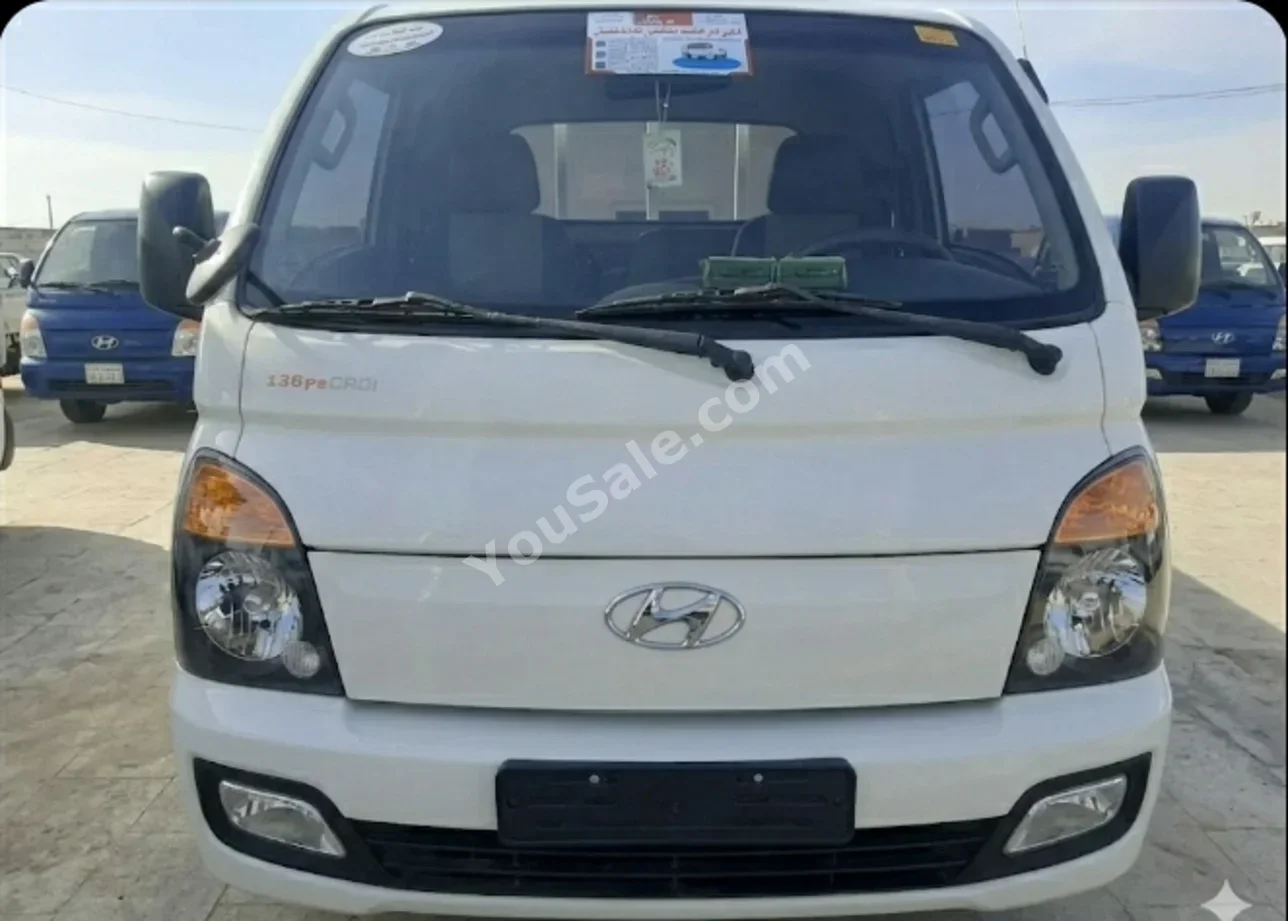 Hyundai Porter Porter 2017 Automatic 93,000 km 4 Cylinder RWD Pick Up White Diesel