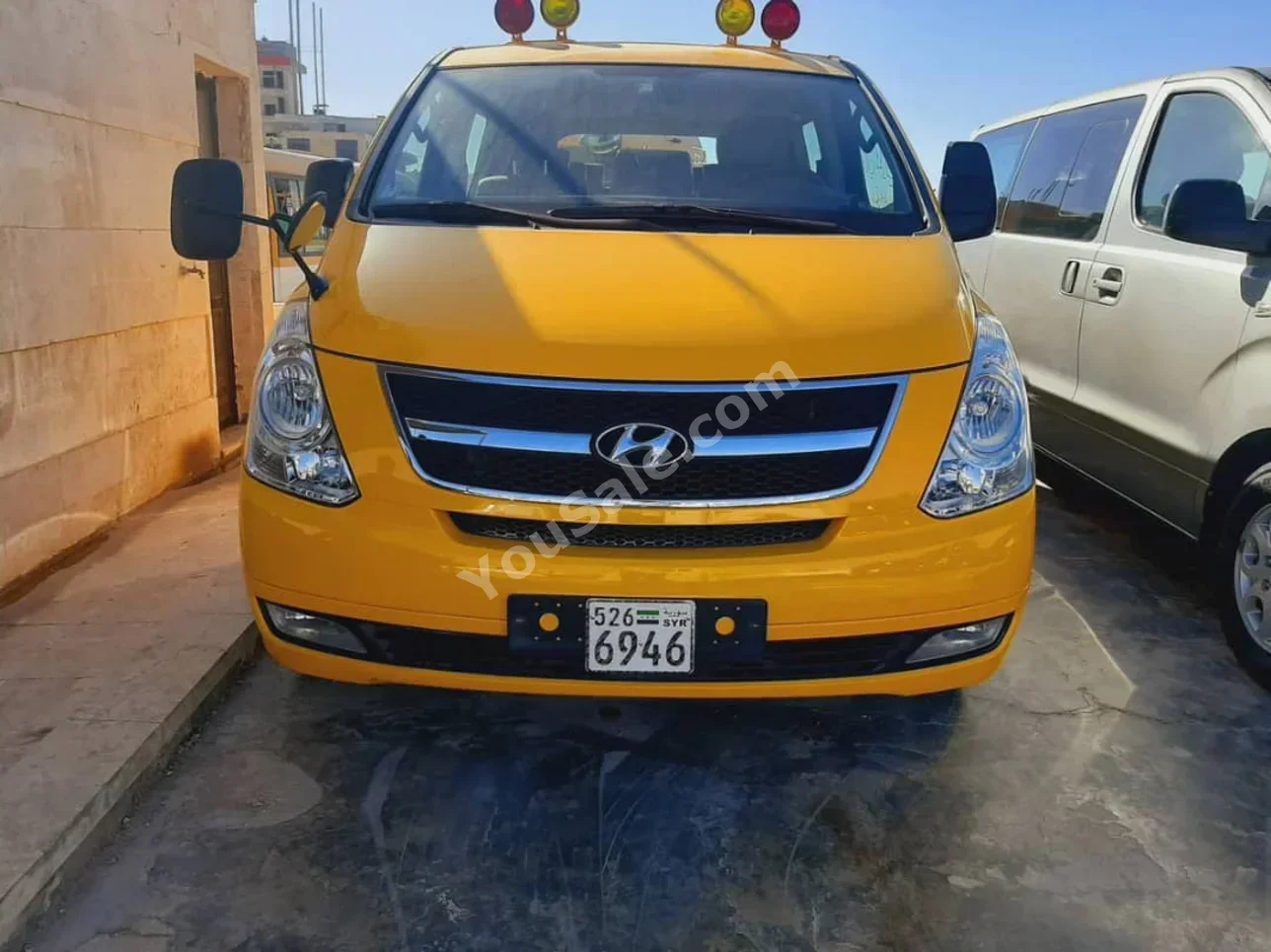 Hyundai Van H1 2015 Automatic 157,000 km 4 Cylinder RWD Van / Bus Yellow Diesel