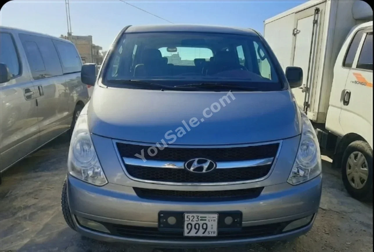 Hyundai Van H1 2011 Automatic 232,000 km 4 Cylinder RWD Van / Bus Silver Diesel
