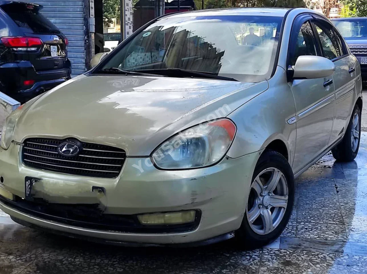هيونداي فيرنا 2007 اتوماتيك 125,000 كم 4 سلندر دفع أمامي سيدان ذهبي بنزين