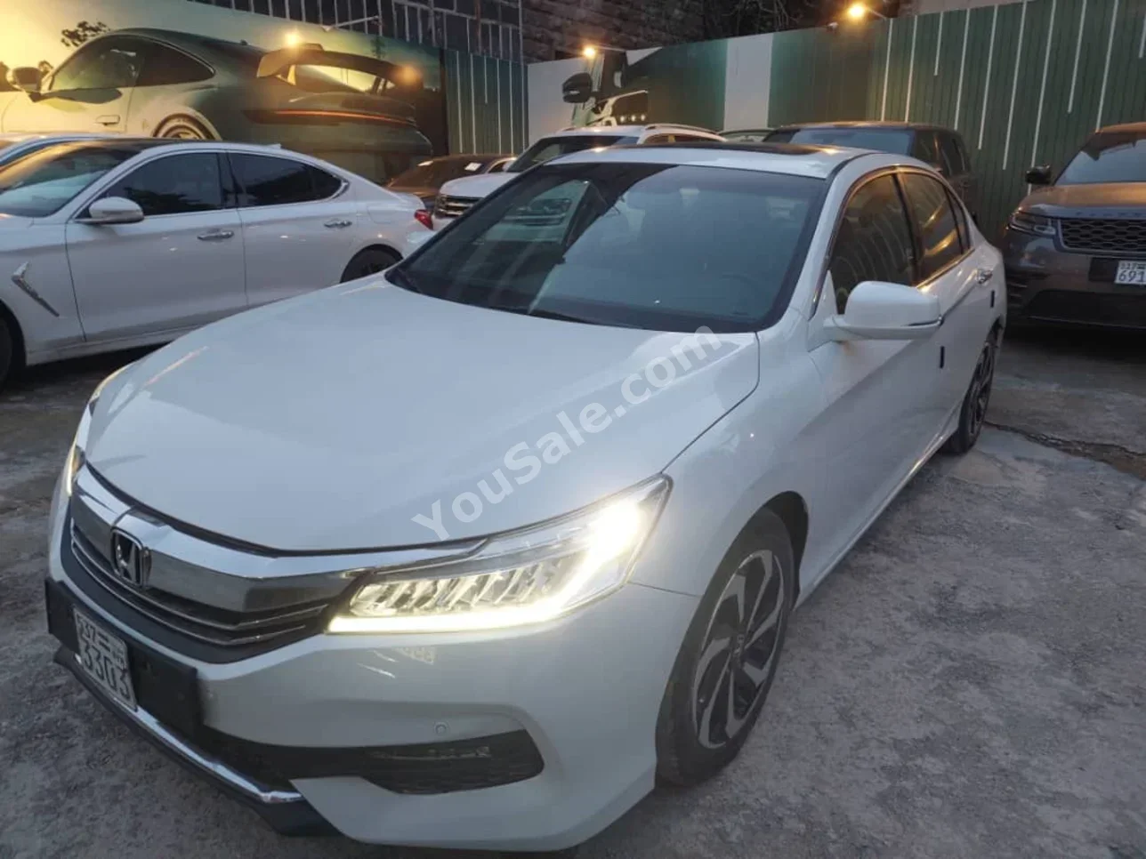Honda  Accord  2017  Automatic  95,000 km  4 Cylinder  RWD  Sedan  White  Gasoline