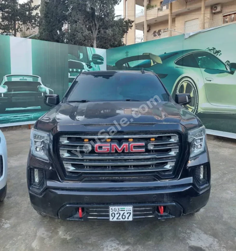GMC  Sierra  2020  Automatic  31,000 km  8 Cylinder  4WD  Pick Up  Black  Gasoline
