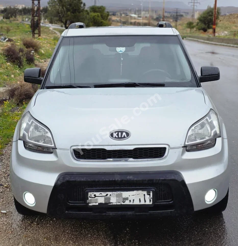 Kia Soul 2011 Automatic 113,000 km 4 Cylinder FWD SUV Silver Gasoline