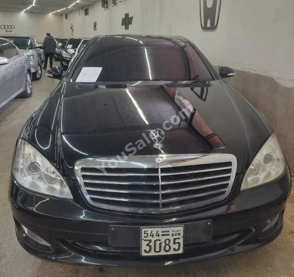 مرسيدس - بنز اس - كلاس 550 2008 اتوماتيك 342,000 كم 6 سلندر دفع رباعي سيدان أسود بنزين