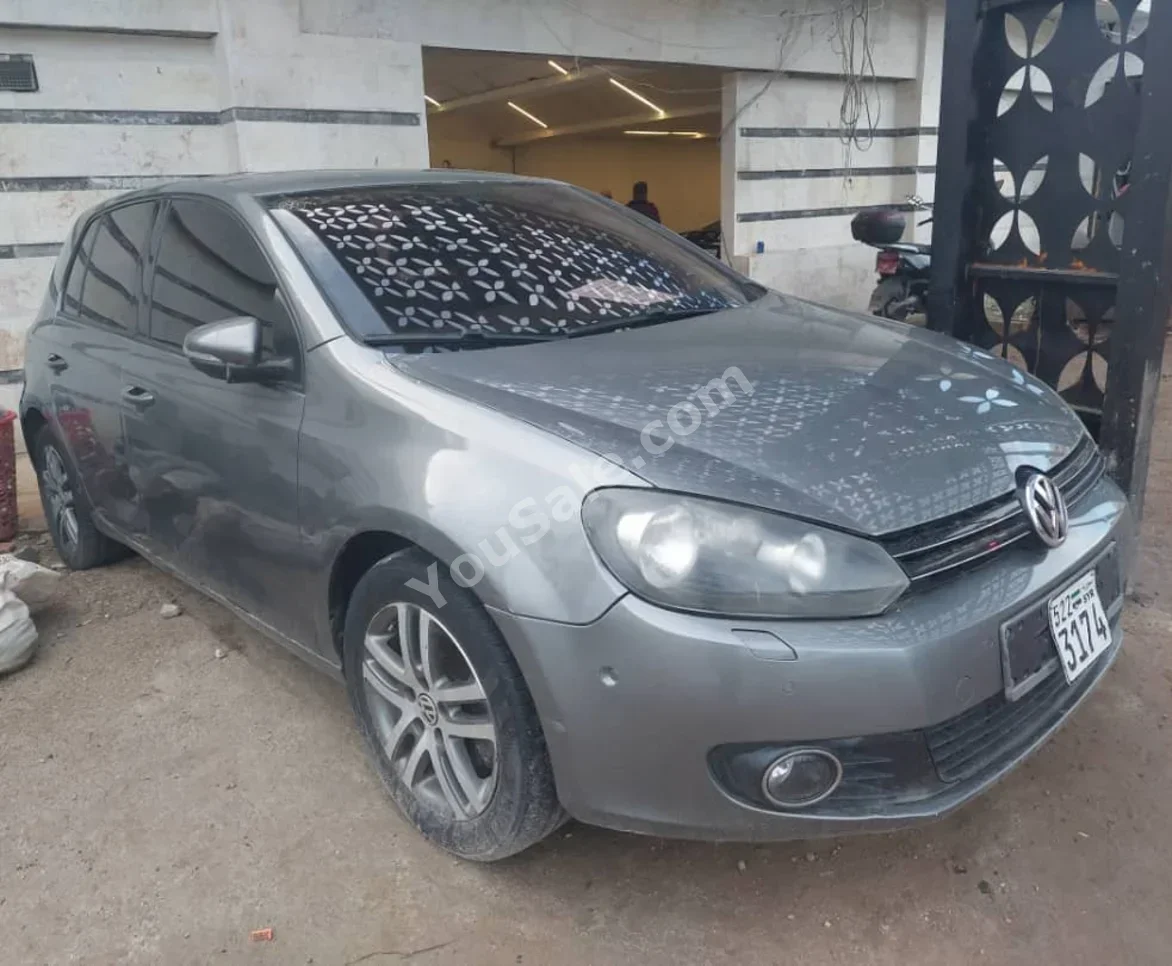 Volkswagen Golf 2011 Automatic 135,000 km 4 Cylinder FWD Hatchback Dark Gray Gasoline