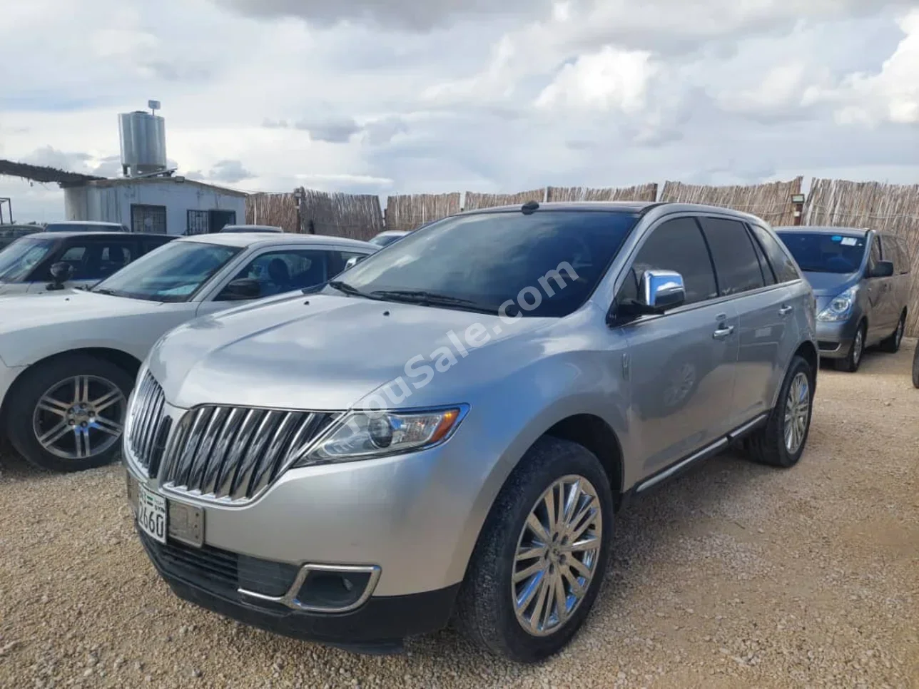 Lincoln  MKX  2011  Automatic  145,000 km  4 Cylinder  FWD  SUV  Silver  Gasoline