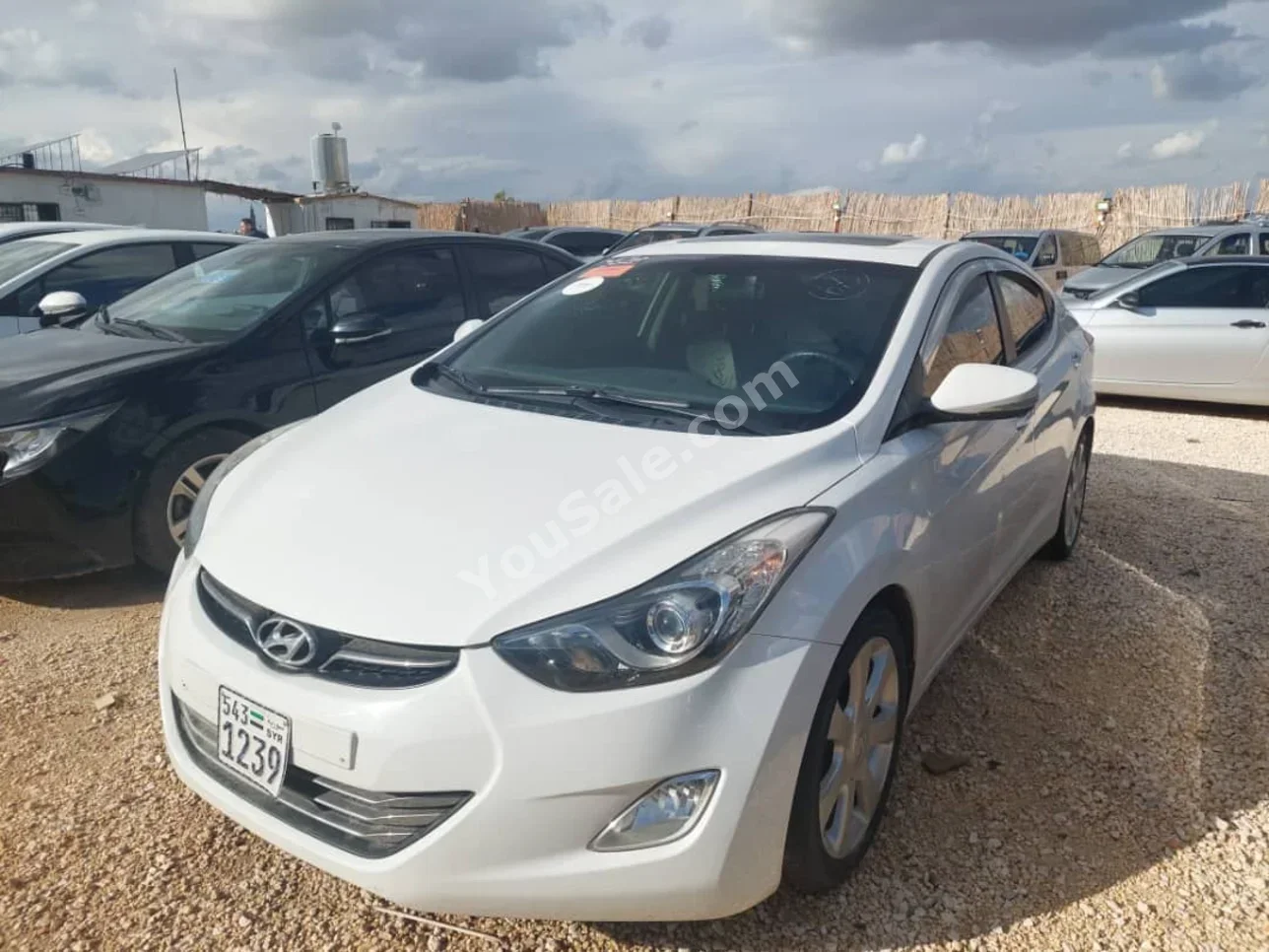 Hyundai Avante 2011 Automatic 165,000 km 4 Cylinder FWD Sedan White Gasoline