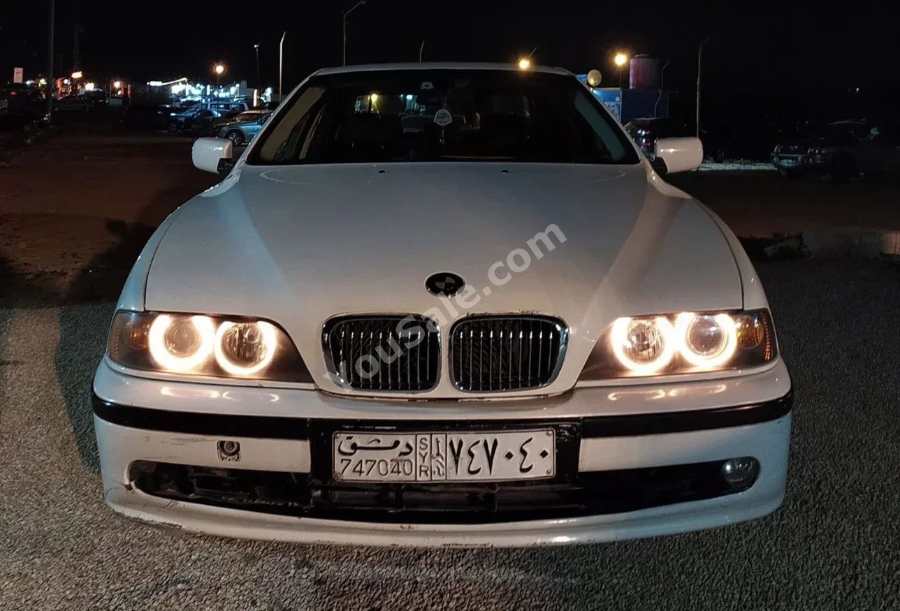 BMW 5-Series 525i 2003 Automatic 135,000 km 6 Cylinder RWD Sedan White Gasoline
