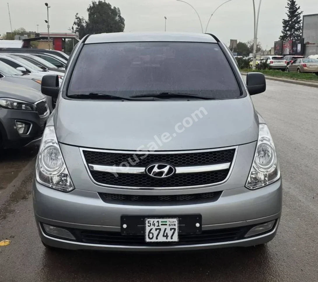 Hyundai H1 2015 Automatic 300,000 km 4 Cylinder FWD Van / Bus Silver Diesel