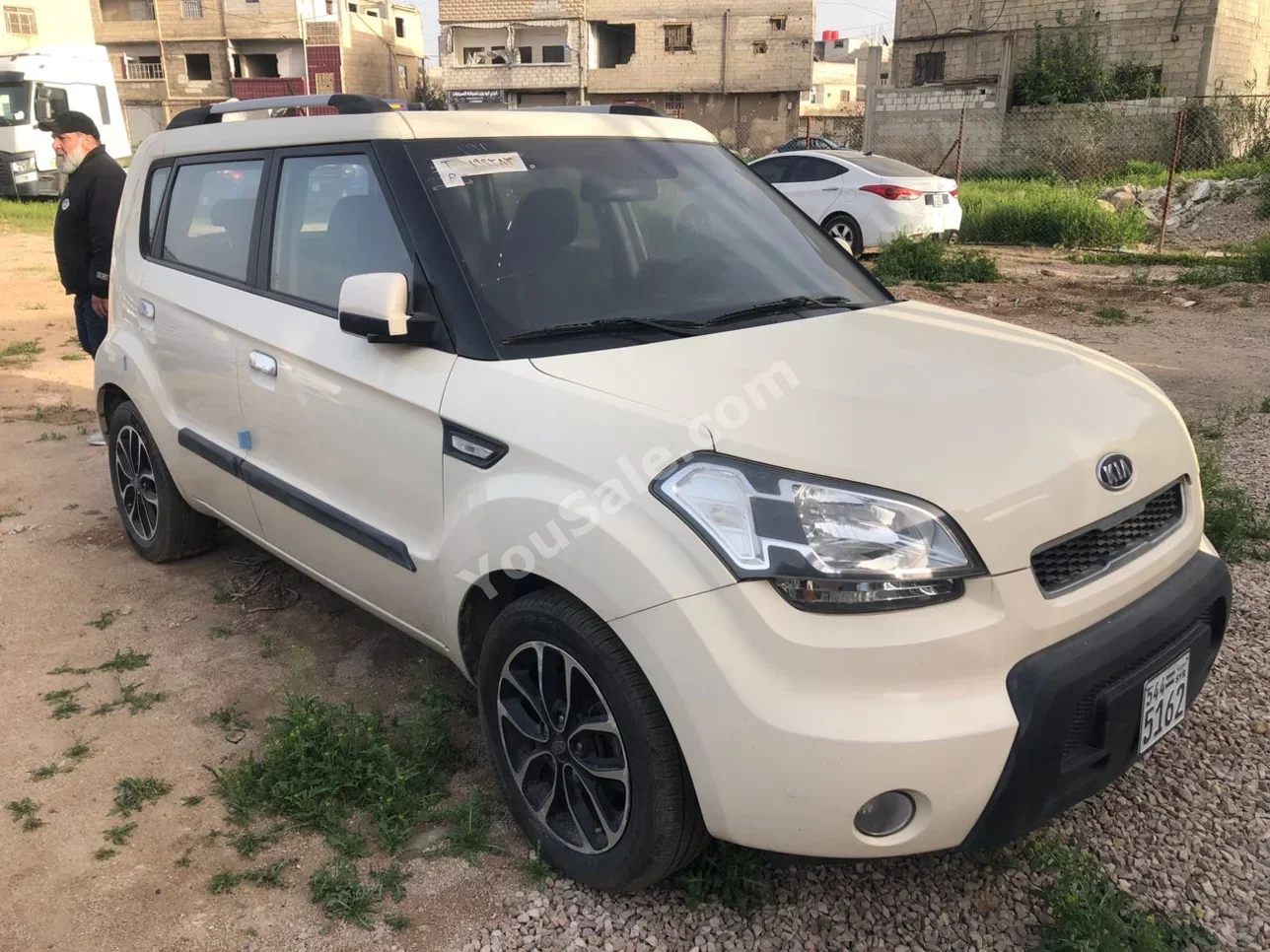 Kia  Soul  2010  Automatic  161,000 km  4 Cylinder  FWD  SUV  White  Gasoline
