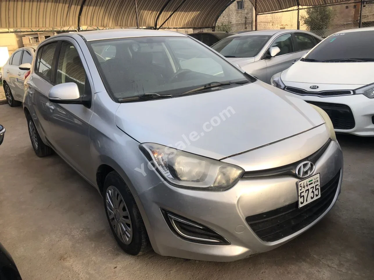 هيونداي اي 20 2012 اتوماتيك 169,000 كم 4 سلندر دفع أمامي هاتشباك فضي بنزين