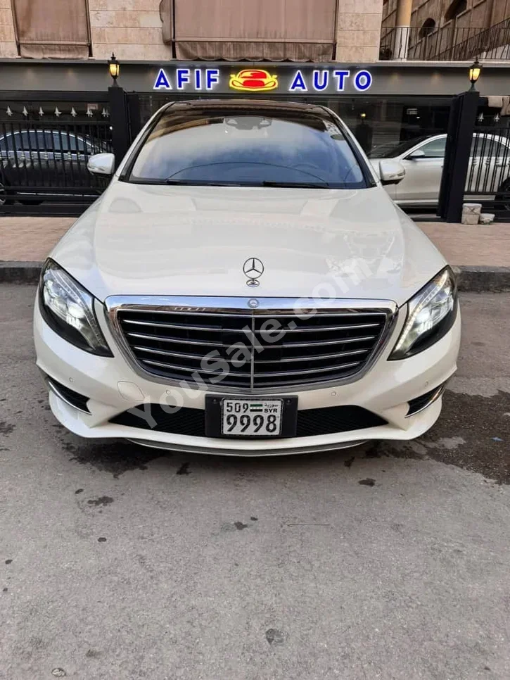 Mercedes-Benz S-Class 550 2015 Automatic 91,000 km 8 Cylinder 4WD Sedan White Gasoline