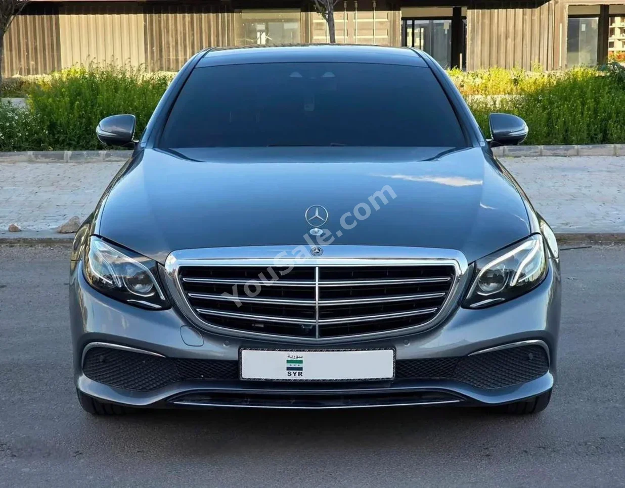 مرسيدس - بنز  اي - كلاس  300  2019  اتوماتيك  145,000 كم  4 سلندر  دفع خلفي  سيدان  رمادي  بنزين