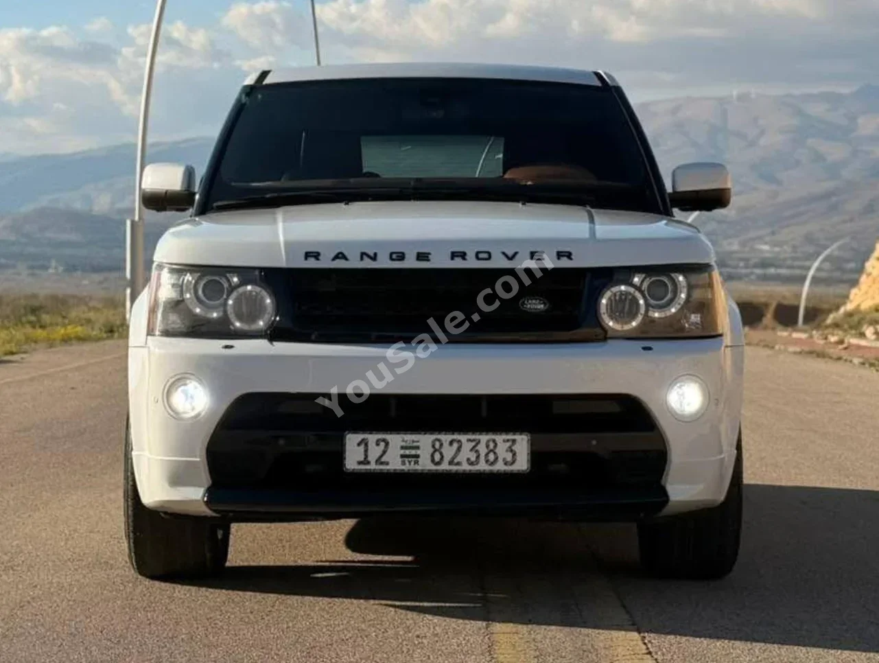 Land Rover  Range Rover  Sport  2013  Automatic  200,000 km  8 Cylinder  AWD  SUV  White  Gasoline