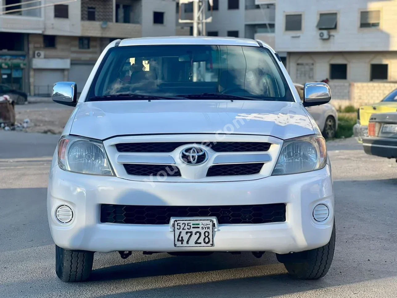 Toyota Hilux 2008 Automatic 220,000 km 4 Cylinder RWD Pick Up White Gasoline
