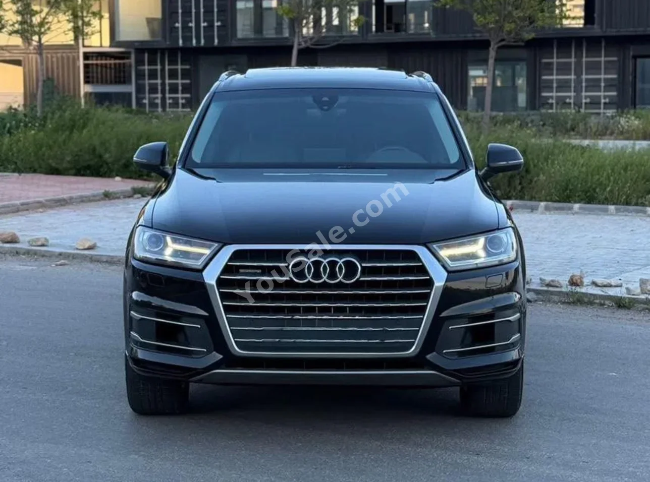 Audi Q7 3.0 2017 Automatic 200,000 km 6 Cylinder AWD SUV Black Gasoline