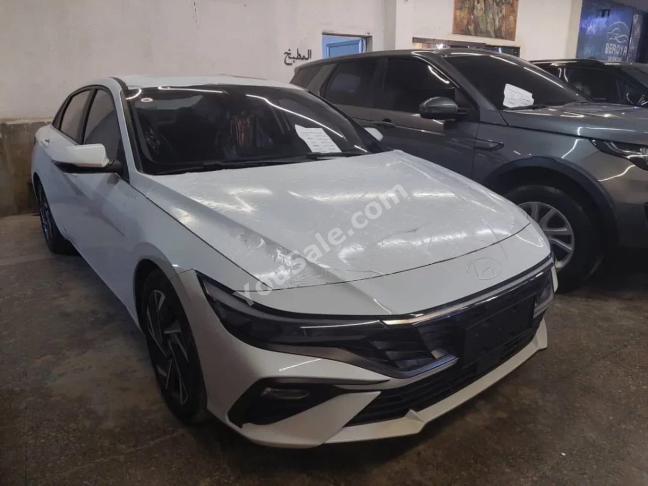 Hyundai  Elantra  2025  Automatic  7,000 km  4 Cylinder  FWD  Sedan  White  Gasoline