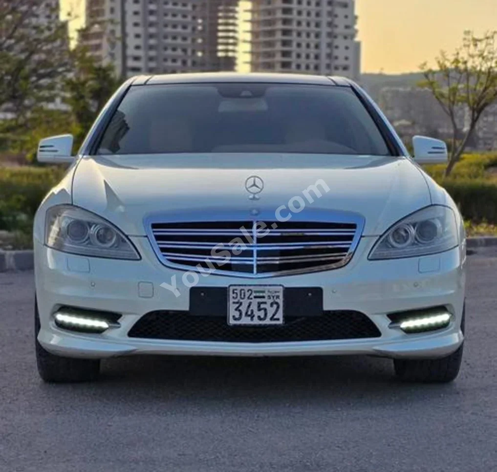 Mercedes-Benz  S-Class  350  2011  Automatic  180,000 km  6 Cylinder  4WD  Sedan  White  Gasoline