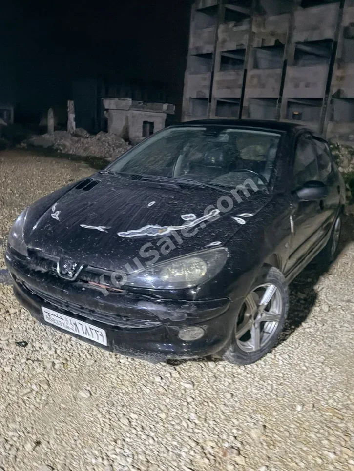 بيجو  206  2004  عادي  280,000 كم  4 سلندر  دفع أمامي  هاتشباك  أسود  بنزين