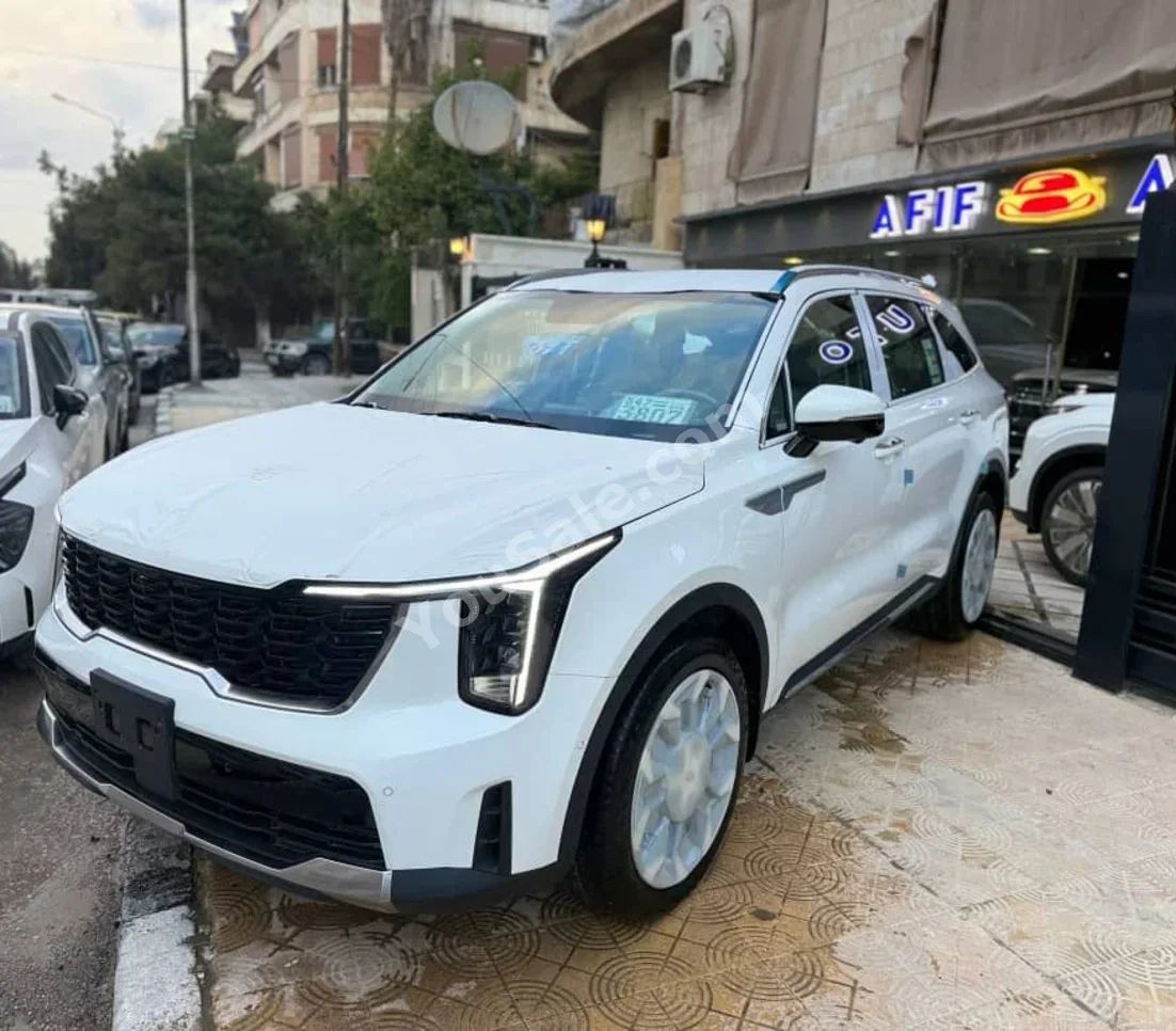 كيا سورينتو 2026 اتوماتيك 0 كم 6 سلندر دفع أمامي اس يو في أبيض بنزين