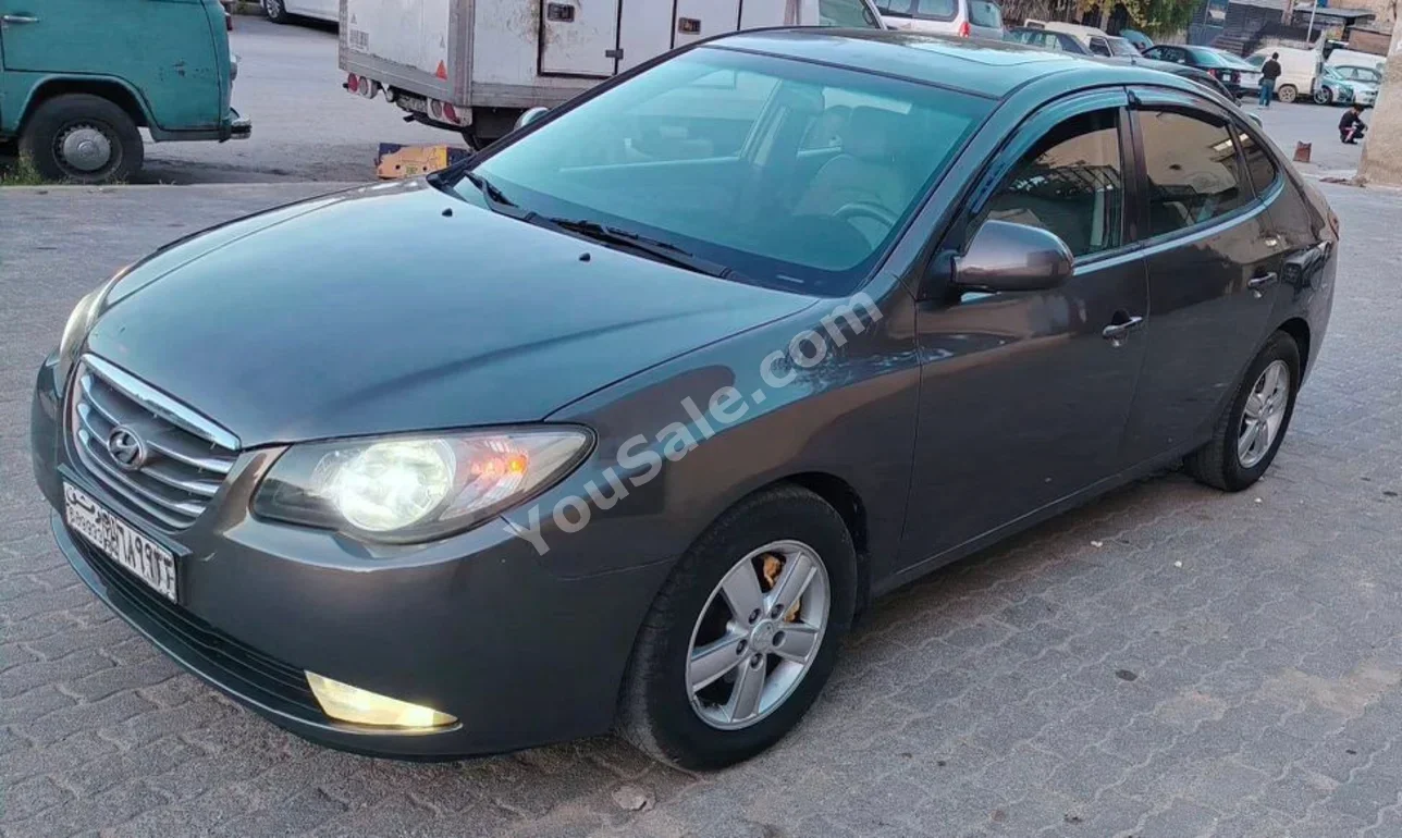 هيونداي  افانتي  2008  اتوماتيك  189,000 كم  4 سلندر  دفع أمامي  سيدان  رمادي  بنزين