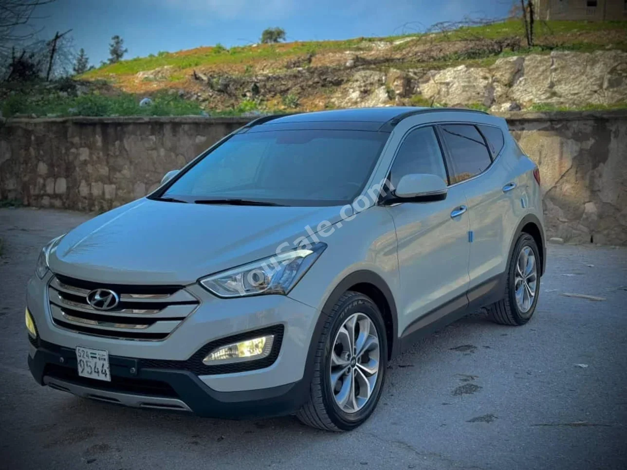 Hyundai  Santa Fe  2015  Automatic  200,000 km  4 Cylinder  FWD  SUV  White  Diesel