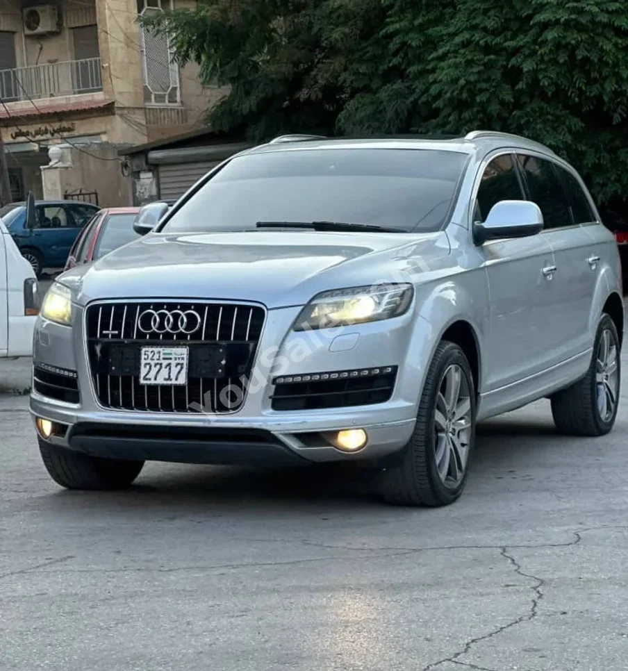 اودي  كيو 7  2014  اتوماتيك  107,000 كم  6 سلندر  دفع خلفي  اس يو في  فضي  بنزين