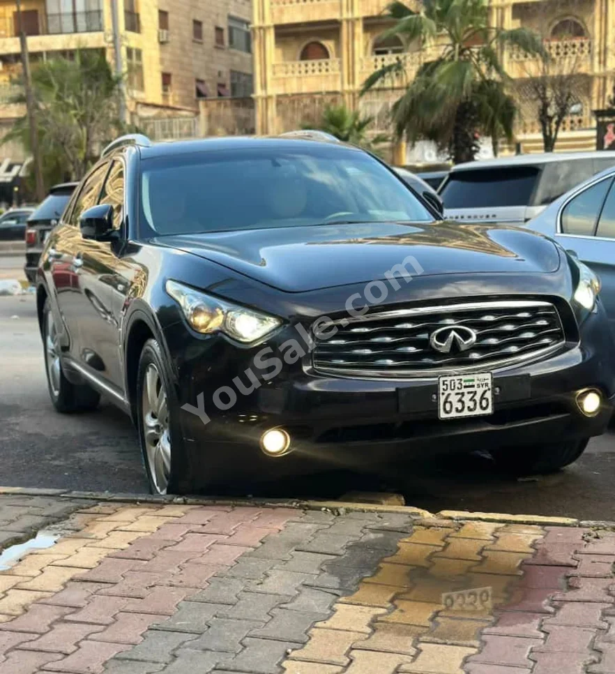 انفنيتي  اف اكس  35  2010  اتوماتيك  140,000 كم  6 سلندر  دفع خلفي  اس يو في  أسود  بنزين