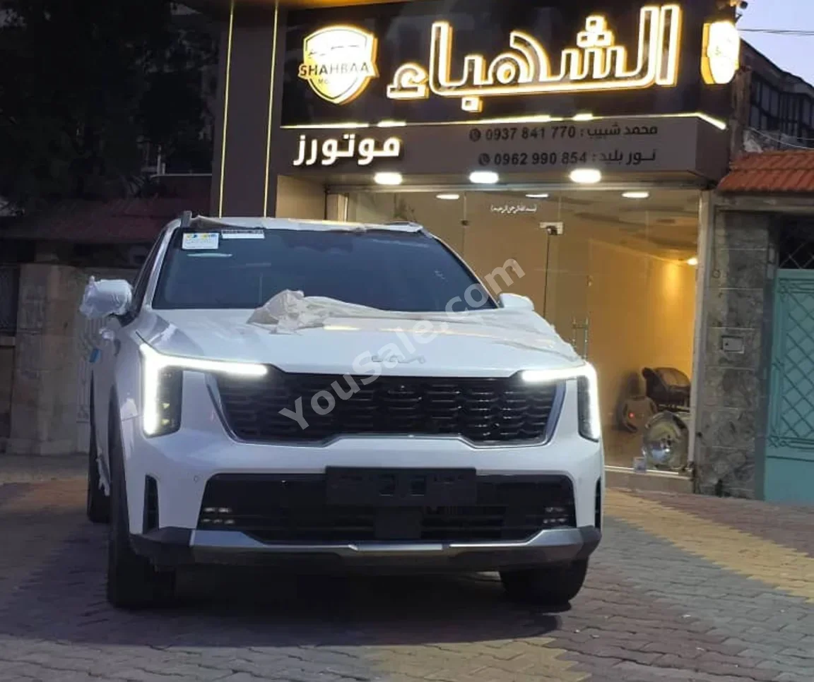 كيا سورينتو 2024 اتوماتيك 0 كم 4 سلندر دفع أمامي اس يو في أبيض بنزين