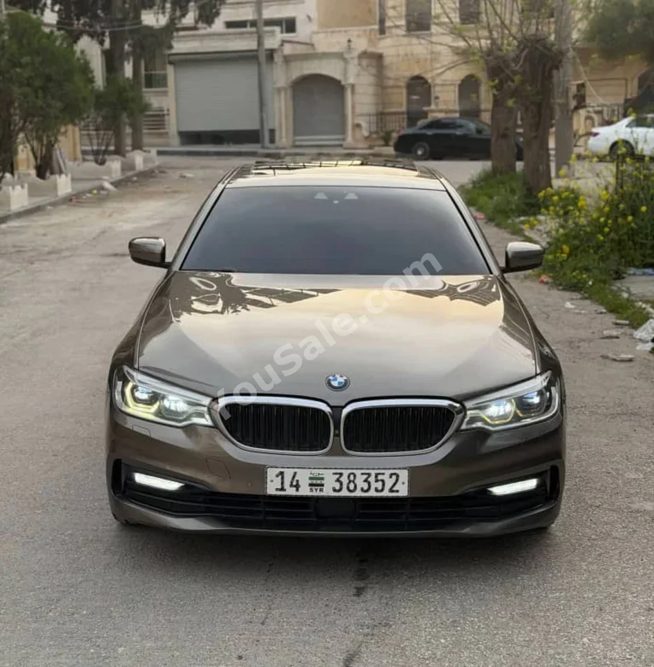 بي ام دبليو الفئة - الخامسة 530i 2018 اتوماتيك 180,000 كم 4 سلندر دفع خلفي سيدان بني بنزين