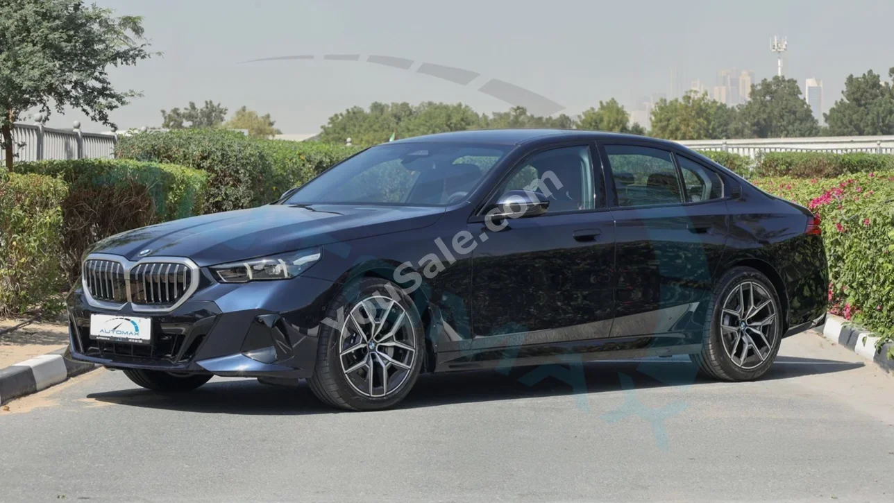 بي ام دبليو الفئة - الخامسة 530i 2026 اتوماتيك 0 كم 4 سلندر دفع خلفي سيدان أزرق غامق بنزين