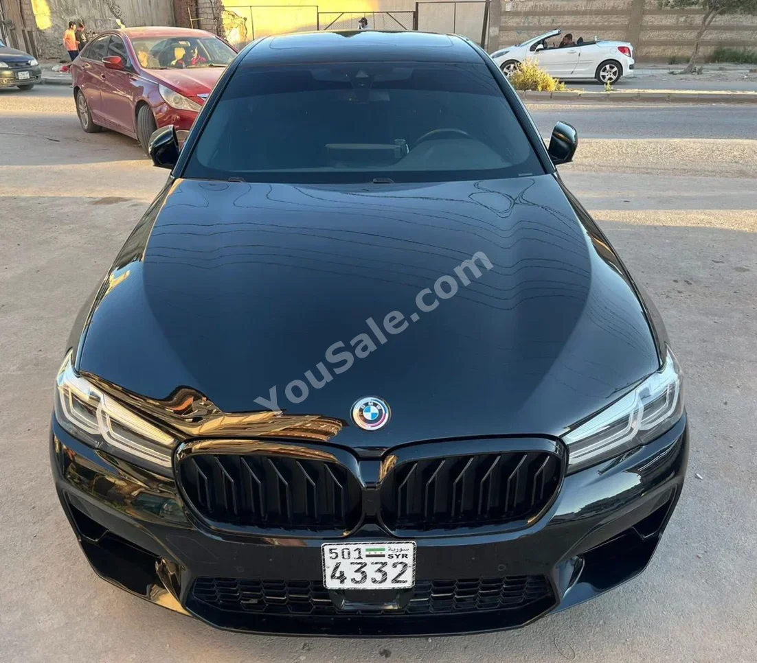 بي ام دبليو الفئة - الخامسة 530i 2022 اتوماتيك 200,000 كم 4 سلندر دفع خلفي سيدان أسود بنزين