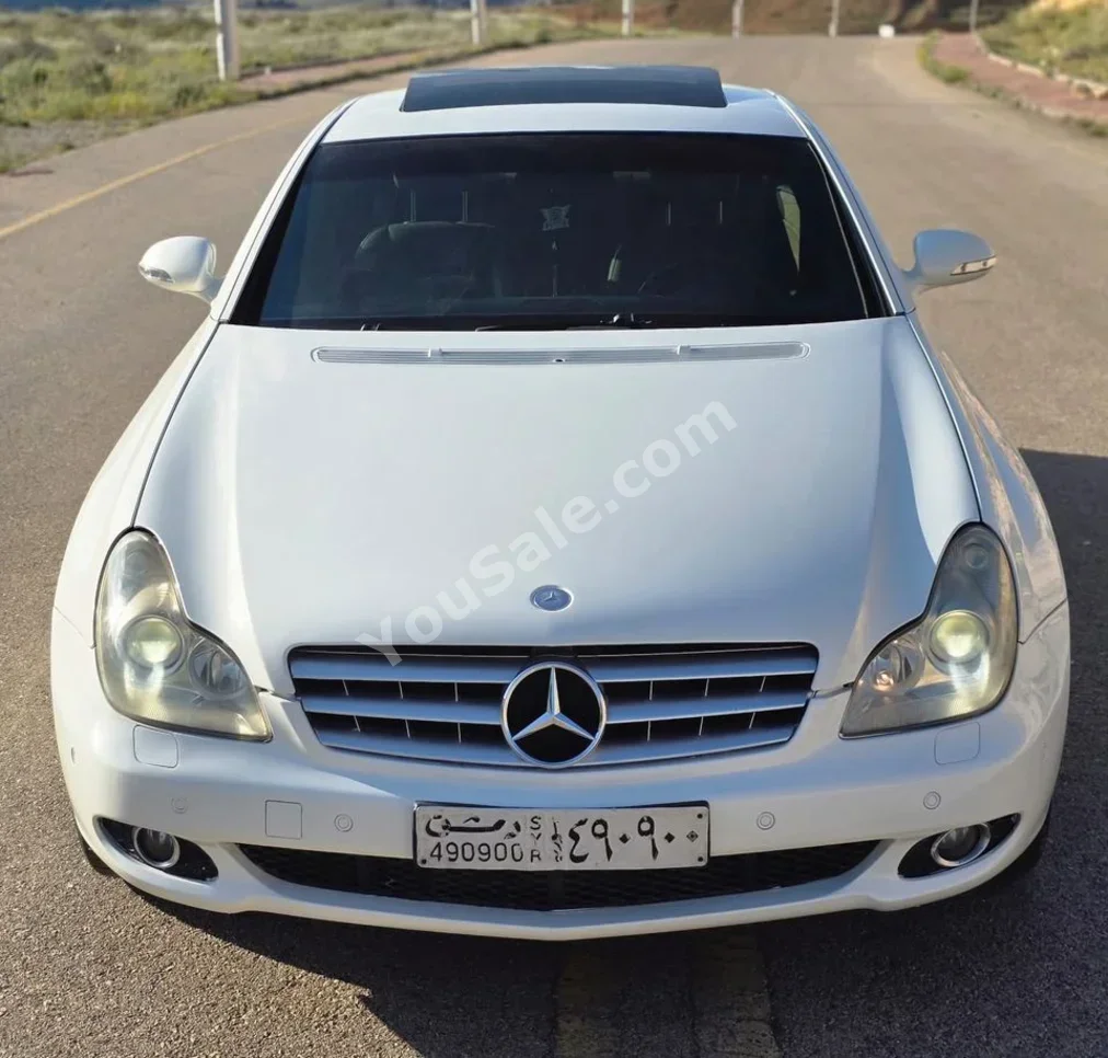 Mercedes-Benz CLS-Class 500 2007 Automatic 200,000 km 8 Cylinder RWD Sedan White Gasoline