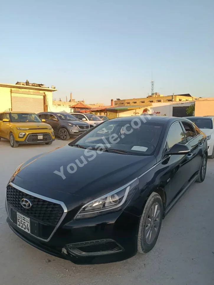 هيونداي سوناتا 2018 اتوماتيك 212,000 كم 4 سلندر دفع أمامي سيدان أسود هايبرد