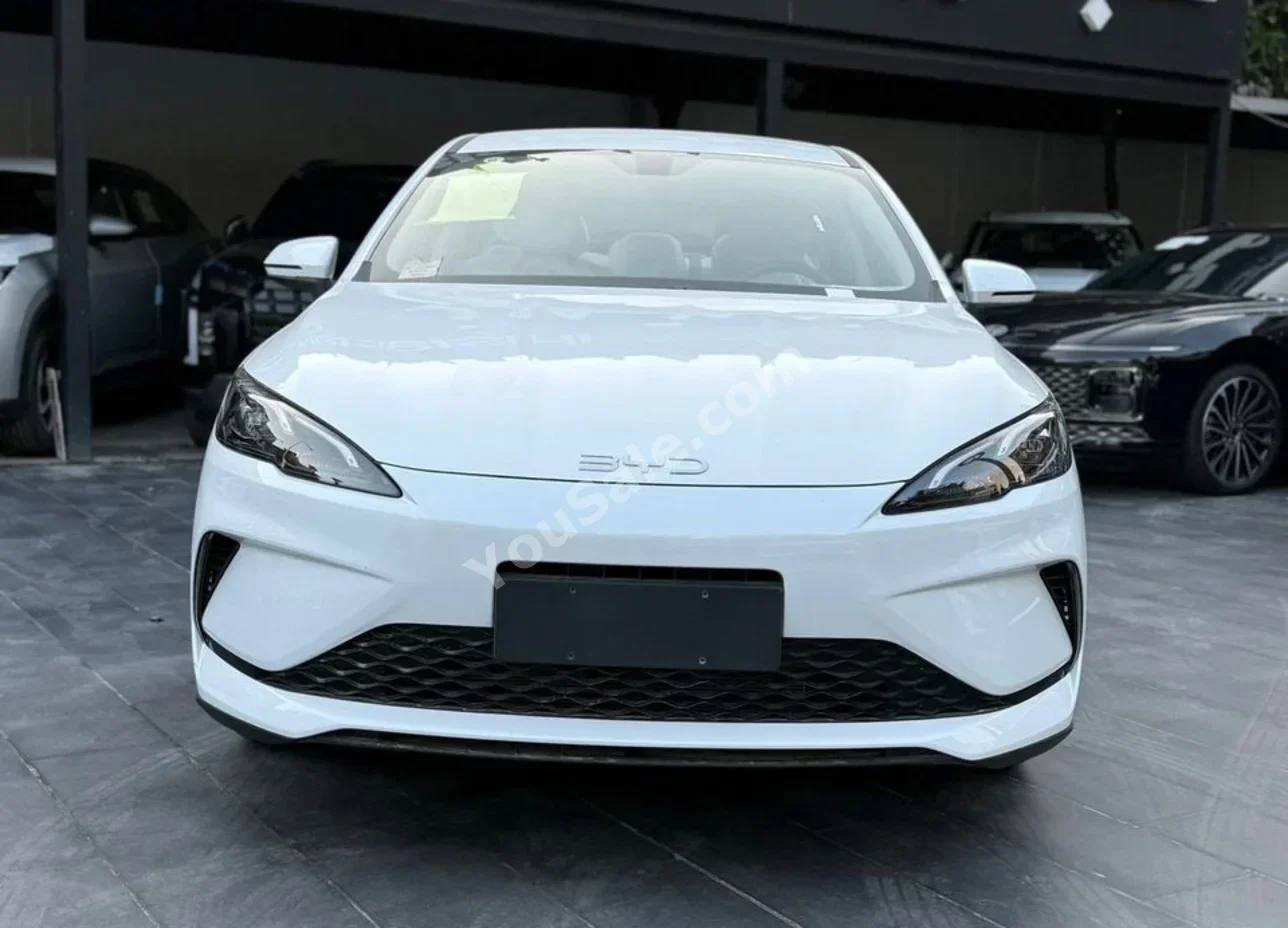 BYD  Seal  05 DM-i  2025  Automatic  0 km  4 Cylinder  FWD  Sedan  White  Hybrid